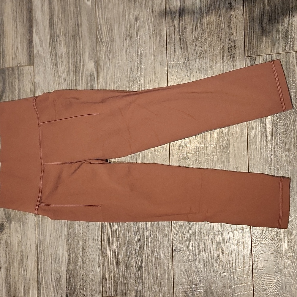 EUC Athleta Salutation Stash Pocket II Capri Leggings sz XXS